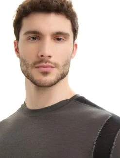 Icebreaker IB X Timberland Merino ZoneKnit Short Sleeve Tee - Men's|-|T-shirt à Manches Courtes En Laine Mérinos ZoneKnit IB X Timberland - Homme 24 Icebreaker IB X Timberland Merino ZoneKnit Short Sleeve Tee - Men's|-|T-shirt à Manches Courtes En Laine Mérinos ZoneKnit IB X Timberland - Homme -Icebreaker ICE 0A56MY 7E 7EDetail1 20Onyx 20 20Black