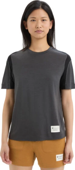 Icebreaker IB X Timberland Merino ZoneKnit Short Sleeve Tee - Women's|-|T-shirt à Manches Courtes En Laine Mérinos ZoneKnit IB X Timberland - Femme 20 Icebreaker IB X Timberland Merino ZoneKnit Short Sleeve Tee - Women's|-|T-shirt à Manches Courtes En Laine Mérinos ZoneKnit IB X Timberland - Femme -Icebreaker ICE 0A56NW 7E 7EFront 20Onyx 20 20Black