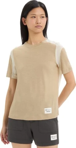 Icebreaker IB X Timberland Merino ZoneKnit Short Sleeve Tee - Women's|-|T-shirt à Manches Courtes En Laine Mérinos ZoneKnit IB X Timberland - Femme 18 Icebreaker IB X Timberland Merino ZoneKnit Short Sleeve Tee - Women's|-|T-shirt à Manches Courtes En Laine Mérinos ZoneKnit IB X Timberland - Femme -Icebreaker ICE 0A56NW 7E 7EFront 20Sand 20 20Chalk