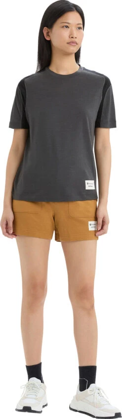 Icebreaker IB X Timberland Merino ZoneKnit Short Sleeve Tee - Women's|-|T-shirt à Manches Courtes En Laine Mérinos ZoneKnit IB X Timberland - Femme 17 Icebreaker IB X Timberland Merino ZoneKnit Short Sleeve Tee - Women's|-|T-shirt à Manches Courtes En Laine Mérinos ZoneKnit IB X Timberland - Femme -Icebreaker ICE 0A56NW 7E 7EStandard 20Outfit 20Onyx 20 20Black