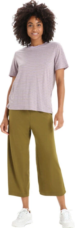 Icebreaker Merino Linen Short Sleeve Stripe Tee - Women's|-|T-shirt Rayé En Lin Mérinos - Femme 20 Icebreaker Merino Linen Short Sleeve Stripe Tee - Women's|-|T-shirt Rayé En Lin Mérinos - Femme -Icebreaker ICE 0A56OO 7E 7EStandard 20Outfit 20Purple 20Gaze 20 20Algae