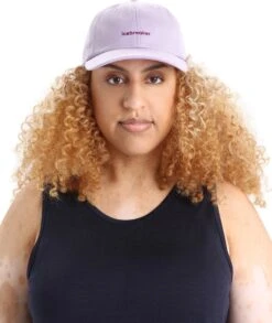 Icebreaker 6 Panel Hat - Unisex|-|Casquette à 6 Pans - Unisexe 25 Icebreaker 6 Panel Hat - Unisex|-|Casquette à 6 Pans - Unisexe -Icebreaker ICE 0A59HA 7E 7EFront2 20Purple 20Gaze 20 20Go 20Berry