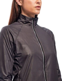Icebreaker Rush Windbreaker - Women's|-|Manteau Rush Windbreaker - Femme 38 Icebreaker Rush Windbreaker - Women's|-|Manteau Rush Windbreaker - Femme -Icebreaker ICE 103640 7EBlack 20 20Embossed 7EDetailF a12a09eb 9019 4601 84ad ed4e62c34f34