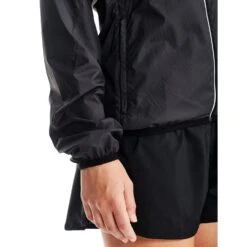 Icebreaker Rush Windbreaker - Women's|-|Manteau Rush Windbreaker - Femme 29 Icebreaker Rush Windbreaker - Women's|-|Manteau Rush Windbreaker - Femme -Icebreaker ICE 103640 7EBlack 7ESleeve