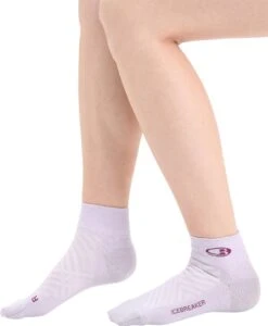 Icebreaker Run+ Ultra Light Mini - Women's|-|Chaussettes Run+ Ultra Light Mini - Femme -Icebreaker ICE 104216 7E 7ESide 20Purple 20Gaze 20 20Go 20Berry