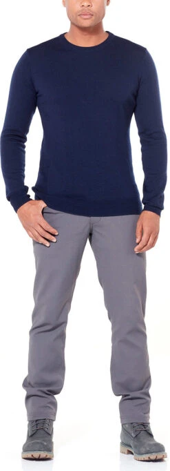 Icebreaker Shearer Crewe Sweater - Men's|-|Chandail Shearer Crewe - Homme 31 Icebreaker Shearer Crewe Sweater - Men's|-|Chandail Shearer Crewe - Homme -Icebreaker ICE 104326 7E 7EModelFront 20Midnight 20Navy