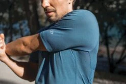 Icebreaker 150 Zone Short Sleeve Crewe - Men's|-|T-Shirt 150 Zone - Homme 29 Icebreaker 150 Zone Short Sleeve Crewe - Men's|-|T-Shirt 150 Zone - Homme -Icebreaker ICE 104346 7EThunder 20 20Monsoon 7Elife