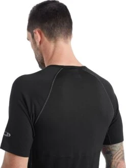 Icebreaker 150 Zone Short Sleeve Crewe - Men's|-|T-Shirt 150 Zone - Homme 39 Icebreaker 150 Zone Short Sleeve Crewe - Men's|-|T-Shirt 150 Zone - Homme -Icebreaker ICE 104346 7E 7EDetail2 20Black 9a521764 9e24 4b49 a8c7 016683072a64