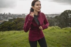 Icebreaker Quantum II Long Sleeve Zip Hood - Women's|-|Chandail à Manches Longues Et Capuchon Quantum II Zip - Femme -Icebreaker ICE 105041 7E 7ELifestyle1 20Redwood