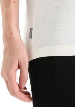 Icebreaker Granary SS Tee - Women's|-|T-shirt à Manches Courtes Granary - Femme 32 Icebreaker Granary SS Tee - Women's|-|T-shirt à Manches Courtes Granary - Femme -Icebreaker ICE IB0A56EM 7E 7EDetail2 20Chalk 9c54d8cc f558 4d6c b2eb 937a0b0fcf04