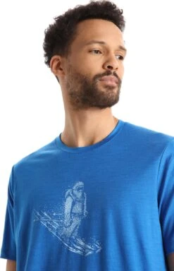 Icebreaker Tech Lite II Skiing Yeti Merino Short Sleeve T-Shirt - Men's|-|T-shirt à Manches Courtes En Laine Mérinos Skiing Yeti Tech Lite II - Homme -Icebreaker ICE IB0A56YET 7E 7EDetail1 20Lazurite a5eda5e0 57cf 4c69 8827 136ccf27ee28