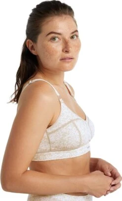 Icebreaker Queens Clasp Bra - Women's|-|Soutien-gorge à Fermoir Queens - Femme 25 Icebreaker Queens Clasp Bra - Women's|-|Soutien-gorge à Fermoir Queens - Femme -Icebreaker ICE IB0A59HR 7E 7ESide 20Sand 20 20Snow 20 20Aop