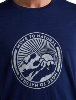 Icebreaker Tech Lite II Move To Natural Mountain SS Tee - Men's|-|T-shirt à Manches Courtes Move To Natural Mountain De Tech Lite II - Homme -Icebreaker ICE IB0A59J3 7E 7EDetail1 20Royal 20Navy