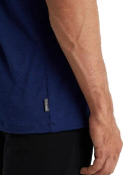 Icebreaker Tech Lite II Move To Natural Mountain SS Tee - Men's|-|T-shirt à Manches Courtes Move To Natural Mountain De Tech Lite II - Homme -Icebreaker ICE IB0A59J3 7E 7EDetail 20Royal 20Navy