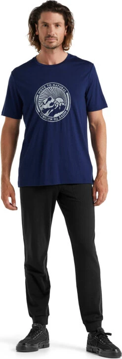 Icebreaker Tech Lite II Move To Natural Mountain SS Tee - Men's|-|T-shirt à Manches Courtes Move To Natural Mountain De Tech Lite II - Homme -Icebreaker ICE IB0A59J3 7E 7EFront1 20Royal 20Navy ba514da7 81f3 4096 8036 226bc70b9d74