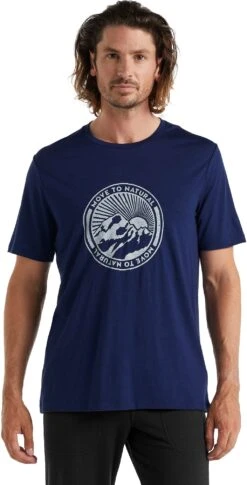Icebreaker Tech Lite II Move To Natural Mountain SS Tee - Men's|-|T-shirt à Manches Courtes Move To Natural Mountain De Tech Lite II - Homme -Icebreaker ICE IB0A59J3 7E 7EFront 20Royal 20Navy 79a8504c aa3e 4ba5 afaa 52541421070e