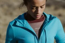 Icebreaker Quantum III LS Zip Hoodie - Women's|-|Chandail Quantum III LS - Femme -Icebreaker ICE IB0A59JW 7E 7ELifestyle2 20Arctic 20Teal aee758a0 c62e 45a1 b8ba 921e129dc6a6