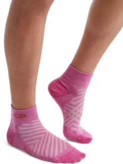 Icebreaker Run+ Ultralight Mini Socks - Women's|-|Bas Run+ Ultralight Mini - Femme 21 Icebreaker Run+ Ultralight Mini Socks - Women's|-|Bas Run+ Ultralight Mini - Femme -Icebreaker ICE IB104216 7E 7ESide 20Cosmic 20 20Grape