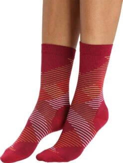Icebreaker Lifestyle Fine Gauge Dashes Crew Socks - Women's|-|Bas Lifestyle Fine Gauge Dashes Crew - Femme -Icebreaker ICE IB105304 7E 7ESide2 20Cherry 20 20Silent 20Gold 20 20Clove cce0e404 16d4 47bf 8694 1b05e70bf20b