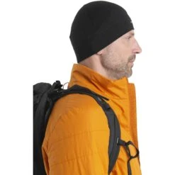 Icebreaker 200 Oasis Beanie - Black 12 Icebreaker 200 Oasis Beanie - Black -Icebreaker icebreaker 200 oasis beanie black model 3 1499343
