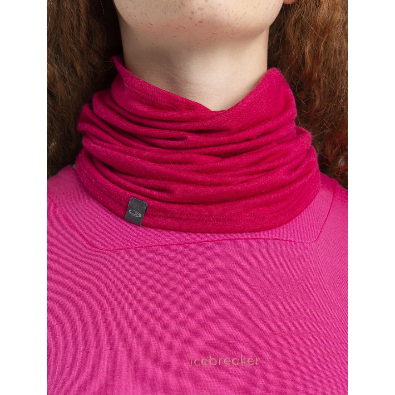 Icebreaker Flexi Chute Multi Functional Cloth - Electron Pink 5 Icebreaker Flexi Chute Multi Functional Cloth - Electron Pink - Image 3