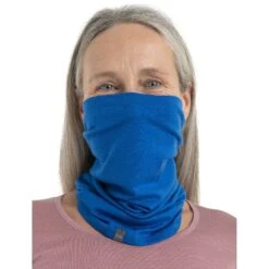 Icebreaker Flexi Chute Multi Functional Cloth - Lazurite 7 Icebreaker Flexi Chute Multi Functional Cloth - Lazurite -Icebreaker icebreaker flexi chute multi functional cloth lazurite model 2 1498712