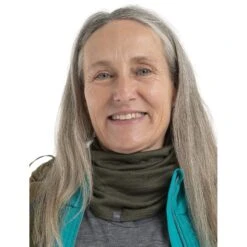 Icebreaker Flexi Chute Multi Functional Cloth - Loden 12 Icebreaker Flexi Chute Multi Functional Cloth - Loden -Icebreaker icebreaker flexi chute multi functional cloth loden model 4 1498722