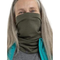 Icebreaker Flexi Chute Multi Functional Cloth - Loden 13 Icebreaker Flexi Chute Multi Functional Cloth - Loden -Icebreaker icebreaker flexi chute multi functional cloth loden model 5 1498723