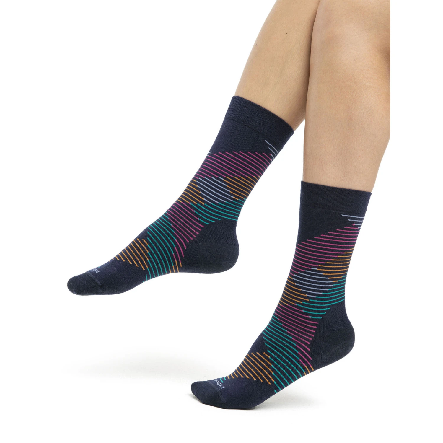 Icebreaker Lifestyle Fine Gauge Crew Dashes Socks Women - Midnight Navy/Kyanite 4 Icebreaker Lifestyle Fine Gauge Crew Dashes Socks Women - Midnight Navy/Kyanite - Image 2