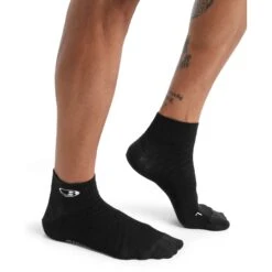 Icebreaker Run+ Ultralight Mini Socks Men - Black/Snow -Icebreaker icebreaker mens run plus ultralight mini socks black snow 4 1143962
