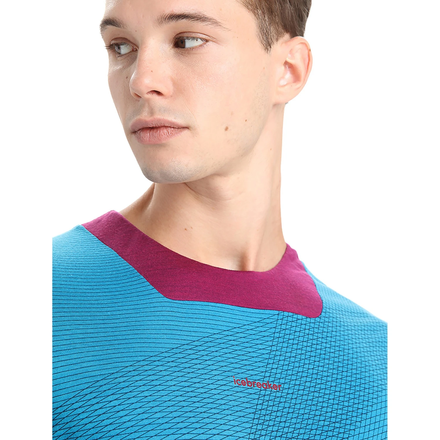 Icebreaker ZoneKnit™ GEODETIC Short Sleeve Tee Men - Geo Blue/Go Berry/AOP 9 Icebreaker ZoneKnit™ GEODETIC Short Sleeve Tee Men - Geo Blue/Go Berry/AOP - Image 7