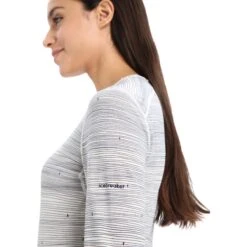 Icebreaker 200 Oasis Crewe Ski Tracks Long Sleeve Shirt Women - Snow/Midnight Navy/AOP 10 Icebreaker 200 Oasis Crewe Ski Tracks Long Sleeve Shirt Women - Snow/Midnight Navy/AOP -Icebreaker icebreaker womens 200 oasis crewe ski tracks long sleeve shirt snow midnight navy aop 4 1272009