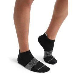 Icebreaker Multisport Light Micro Socks Women - Black/Snow/Metro Heather -Icebreaker icebreaker womens multisport light micro socks black snow metro heather 4 1147564