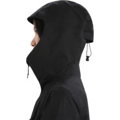 Icebreaker Shell+™ Hooded Jacket Women - Black -Icebreaker icebreaker womens shell plus hooded jacket black 6 1270842