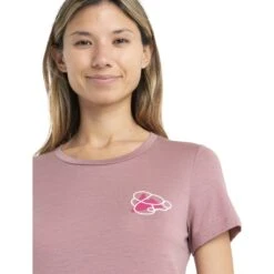 Icebreaker Tech Lite II Community Short Sleeve Tee Women - Crystal 11 Icebreaker Tech Lite II Community Short Sleeve Tee Women - Crystal -Icebreaker icebreaker womens tech lite ii community short sleeve tee crystal model 4 1499092