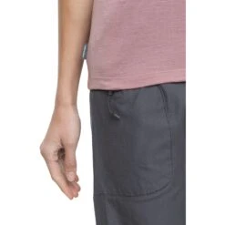 Icebreaker Tech Lite II Community Short Sleeve Tee Women - Crystal 12 Icebreaker Tech Lite II Community Short Sleeve Tee Women - Crystal -Icebreaker icebreaker womens tech lite ii community short sleeve tee crystal model 5 1499093