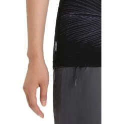 Icebreaker Tech Lite II Plume Short Sleeve Scoop Tee Women - Black 14 Icebreaker Tech Lite II Plume Short Sleeve Scoop Tee Women - Black -Icebreaker icebreaker womens tech lite ii plume short sleeve scoop tee black 7 1430540