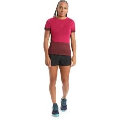 Icebreaker ZoneKnit™ Slit Back Short Sleeve Tee Women - Cherry/Espresso -Icebreaker icebreaker womens zoneknit slit back short sleeve tee cherry espresso 3 1558268
